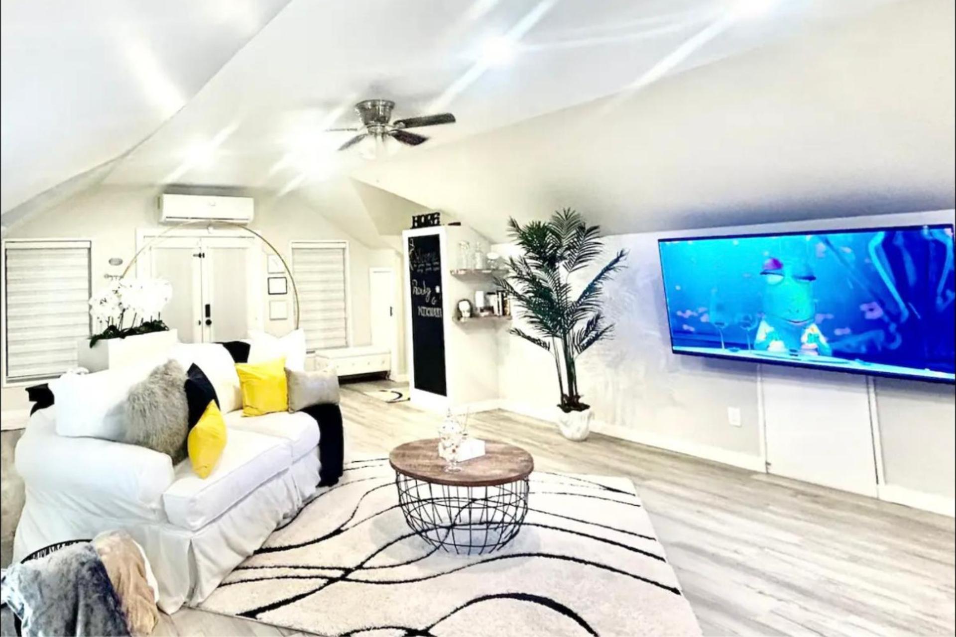 Luxury Apartment On The Beach Насау Екстериор снимка